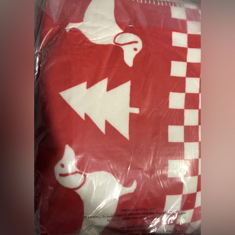 ♥️Pink Victoria’s Secret Christmas cozy plush blanket NWT ♥️
